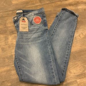 🖤4/25🖤  Levi’s Skinny Jeans